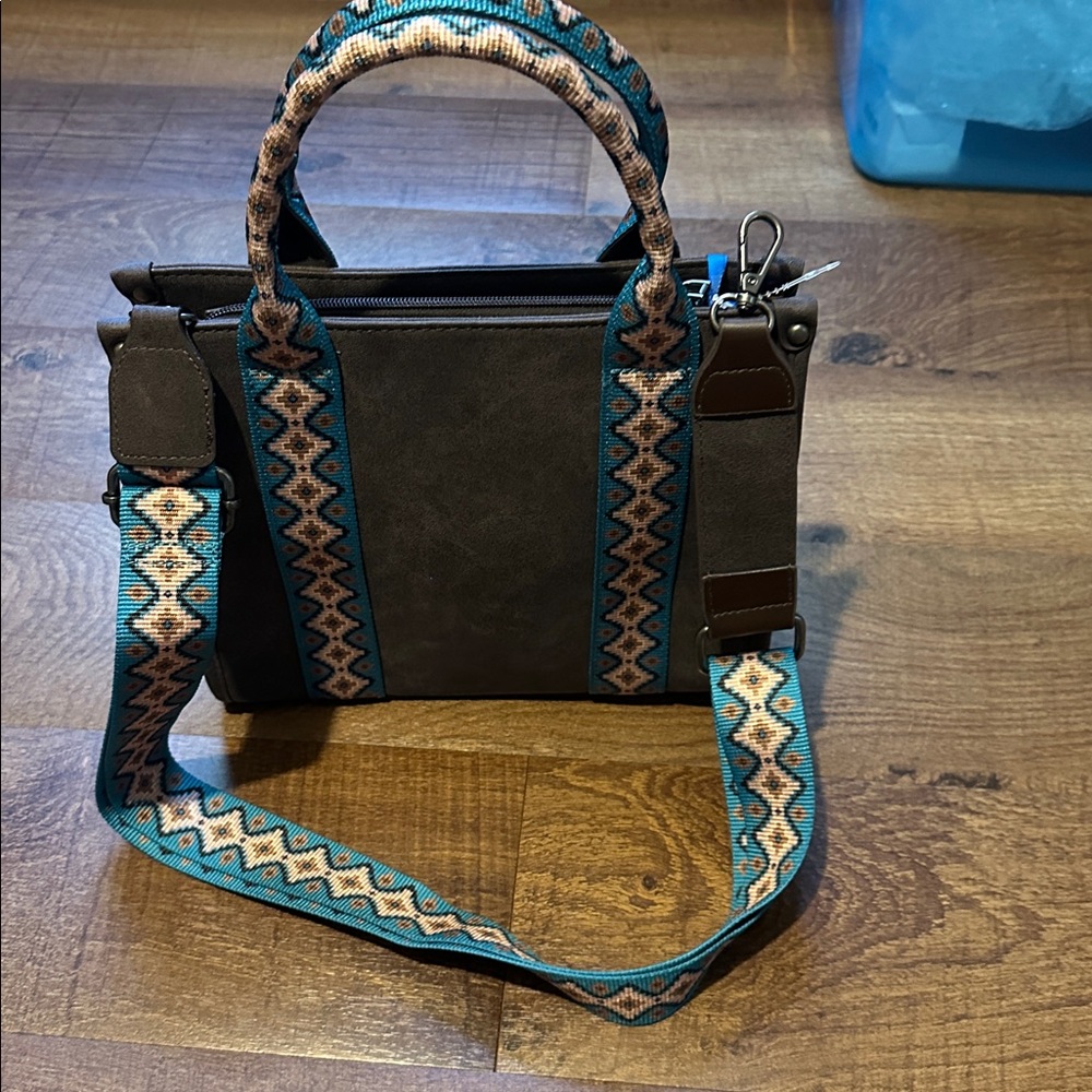 Wrangler Crossbody Bag - Picture 4 of 4